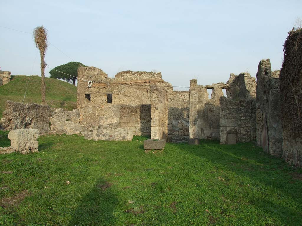 VI.11.19 Pompeii. December 2007. Atrium (2), looking east to entrance doorway.  