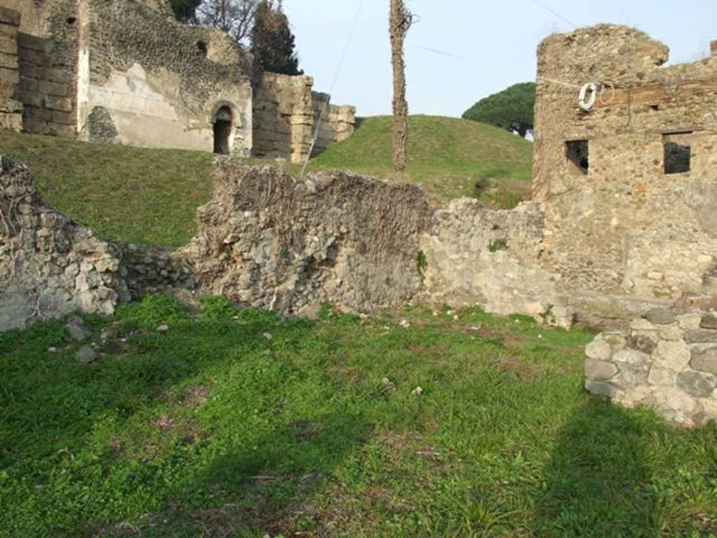 VI.11.20 Pompeii. December 2007. Ruined area of shop in north-east corner of insula, taken from atrium of VI.11.19.  On the right, can be seen the remains of the entrance doorway into the vicolo, between the two windows on the opposite side of the vicolo.
