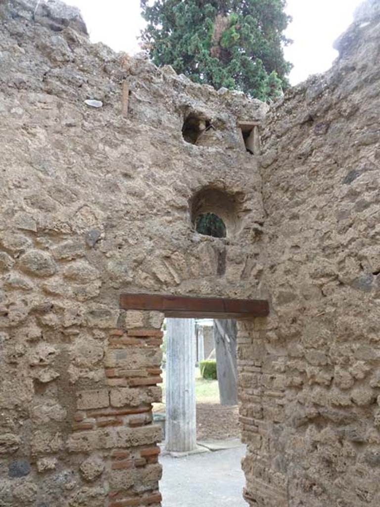 VI.12.2 Pompeii. September 2015. Doorway and upper wall in south-west corner of room. 