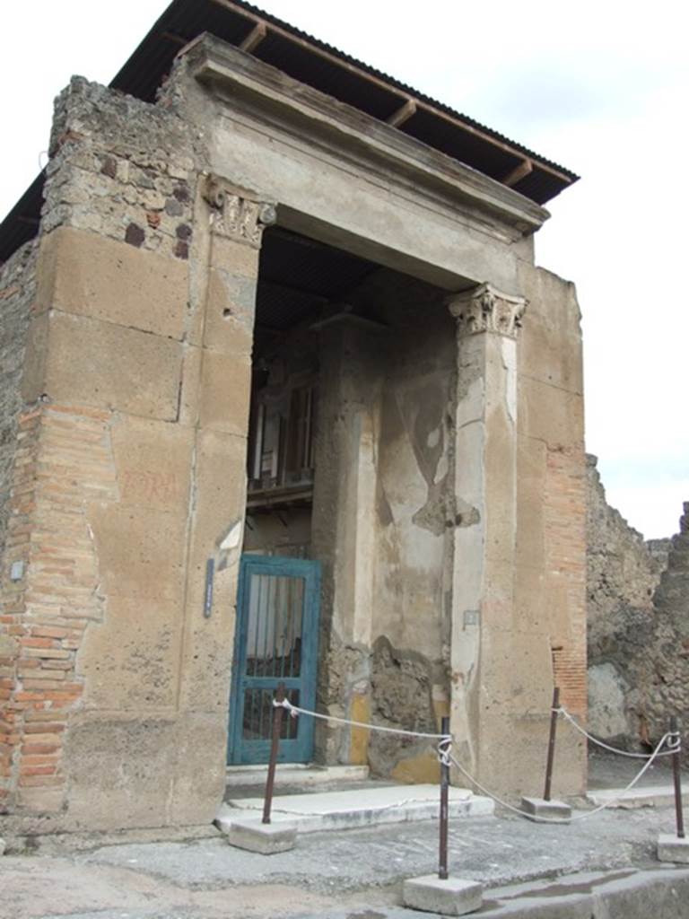 VI.12.2 Pompeii.  December 2007.  Entrance with HAVE (Welcome) written in the pavement.
