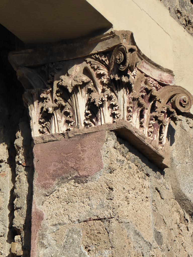 VI.12.2 Pompeii. January 2017. Detail of capital on east pilaster of Exedra.
Foto Annette Haug, ERC Grant 681269 DÉCOR.
