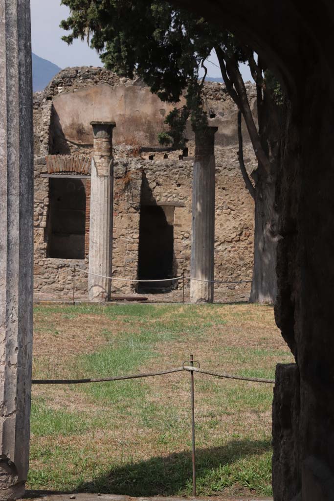 VI.12.2 Pompeii. September 2021. 
Looking north across second (rear) peristyle from end of corridor. Photo courtesy of Klaus Heese.
