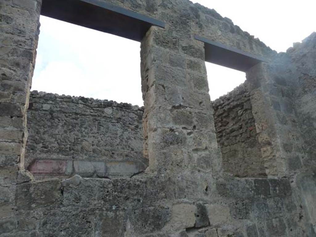 VI.12.2 Pompeii. September 2015. Two windows in south-west corner of rear peristyle looking into oecus.