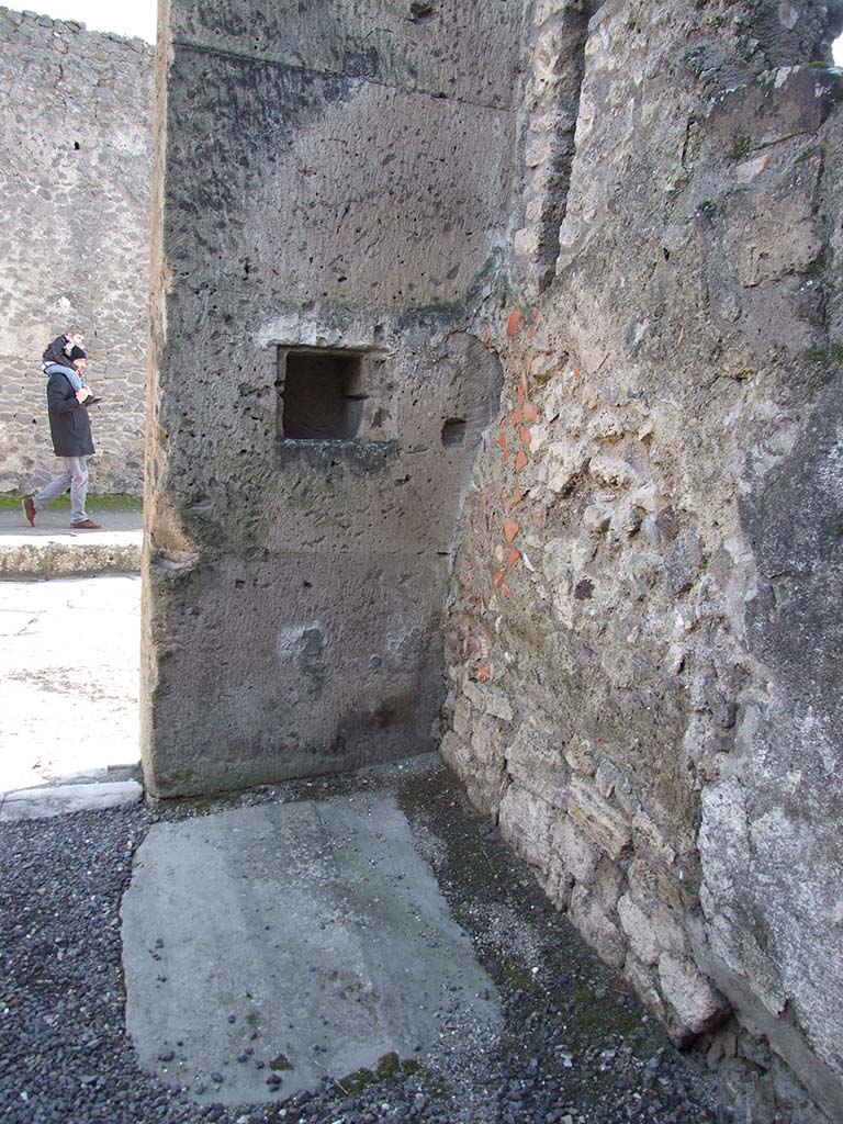 VI.12.4 Pompeii. December 2006. South-west corner of shop.