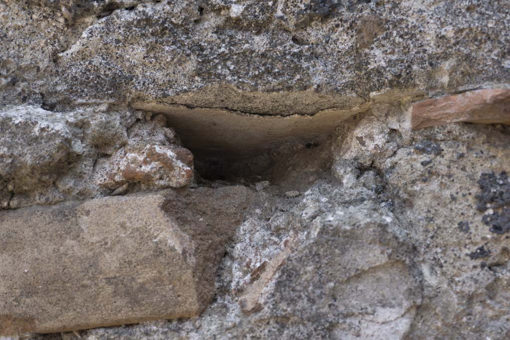 VI.12.5 Pompeii. 14th July 2017. Room 15, detail from east wall in triclinium.  
Foto Annette Haug, ERC Grant 681269 DÉCOR.
