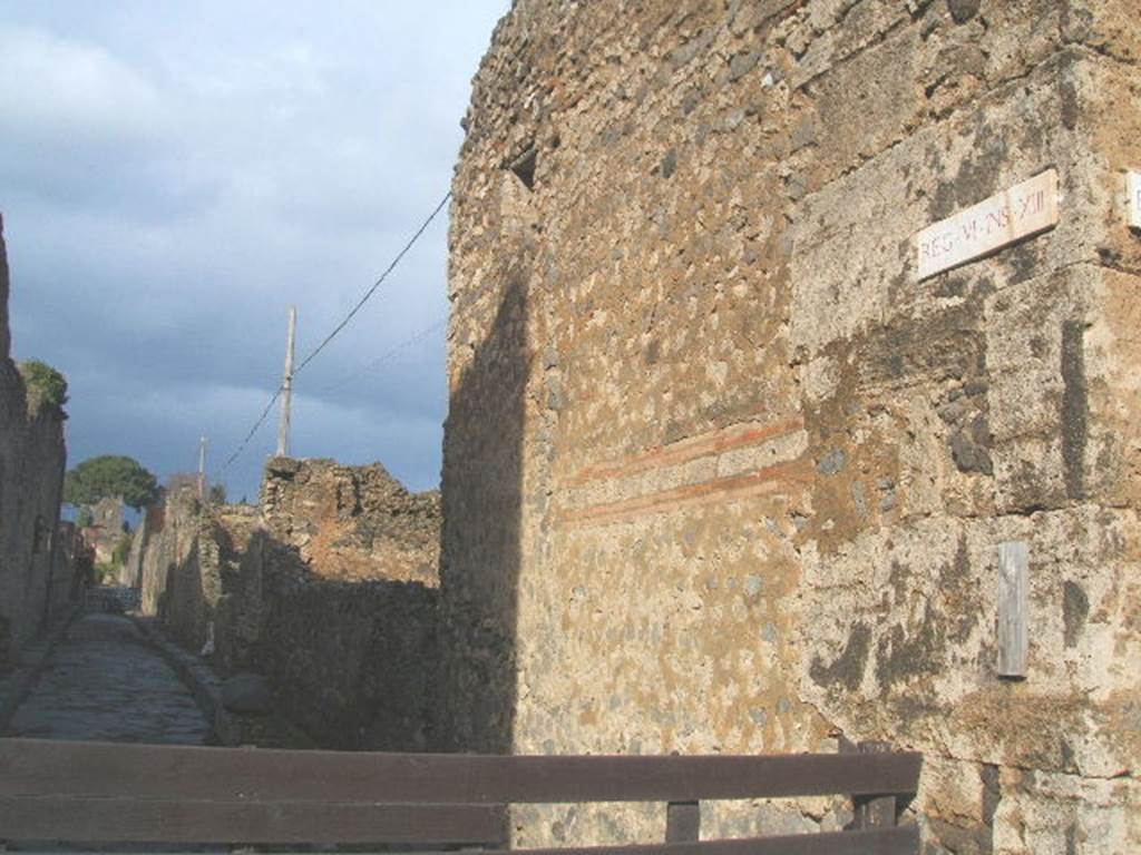 VI.12 Pompeii. December 2004. Vicolo del Labirinto, looking north. VI.13.1 exterior side wall.