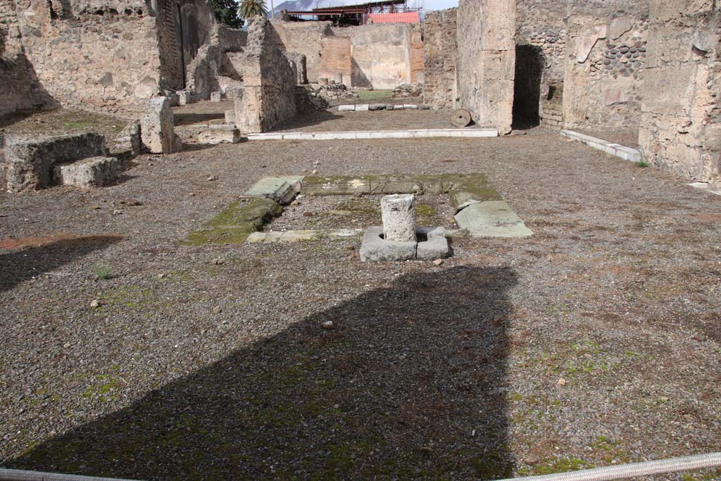 VI.13.2 Pompeii. October 2020. Looking north across impluvium in atrium, through tablinum to peristyle. Photo courtesy of Klaus Heese.

