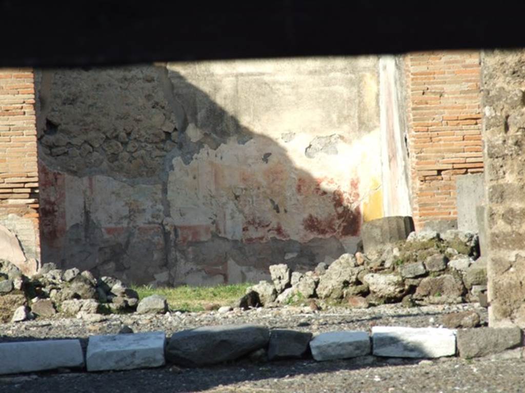 VI.13.2 Pompeii.  December 2007. Looking north from east side of tablinum towards the summer triclinium, with remains of painted decoration.

