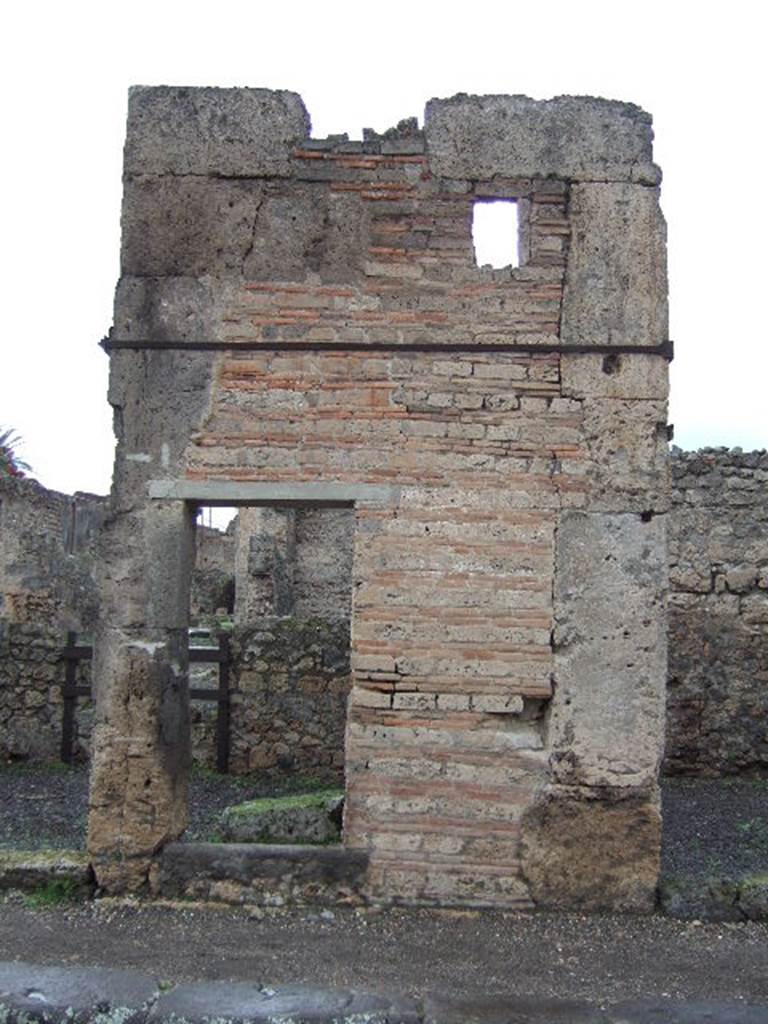 VI.13.4 Pompeii. December 2005. Entrance doorway to steps to upper floor.