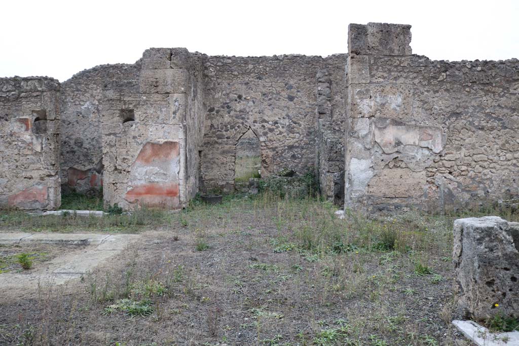 VI.13.6 Pompeii. December 2018. 
Looking west across north end of atrium towards a cubiculum, on left, and west ala, in centre. Photo courtesy of Aude Durand.
