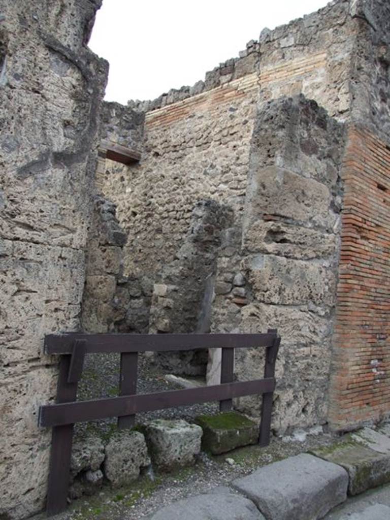 VI.13.11 Pompeii. December 2007. Entrance doorway.