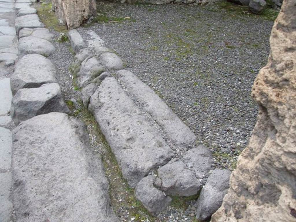 VI.13.15 Pompeii. December 2007. Threshold or sill.