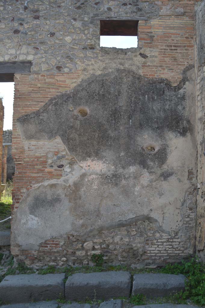 VI.13.16 Pompeii. March 2019. North side of entrance doorway, with remaining plaster. 
Foto Taylor Lauritsen, ERC Grant 681269 DÉCOR.
