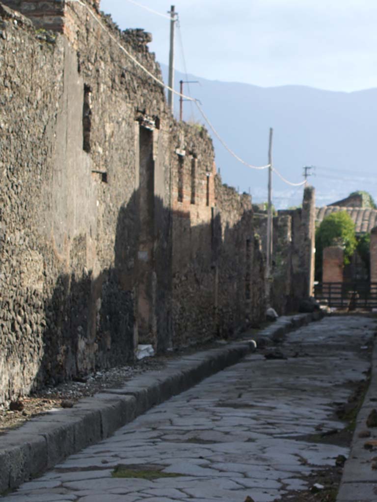 VI.13.19 Pompeii. December 2004. Vicolo del Labirinto, looking south.