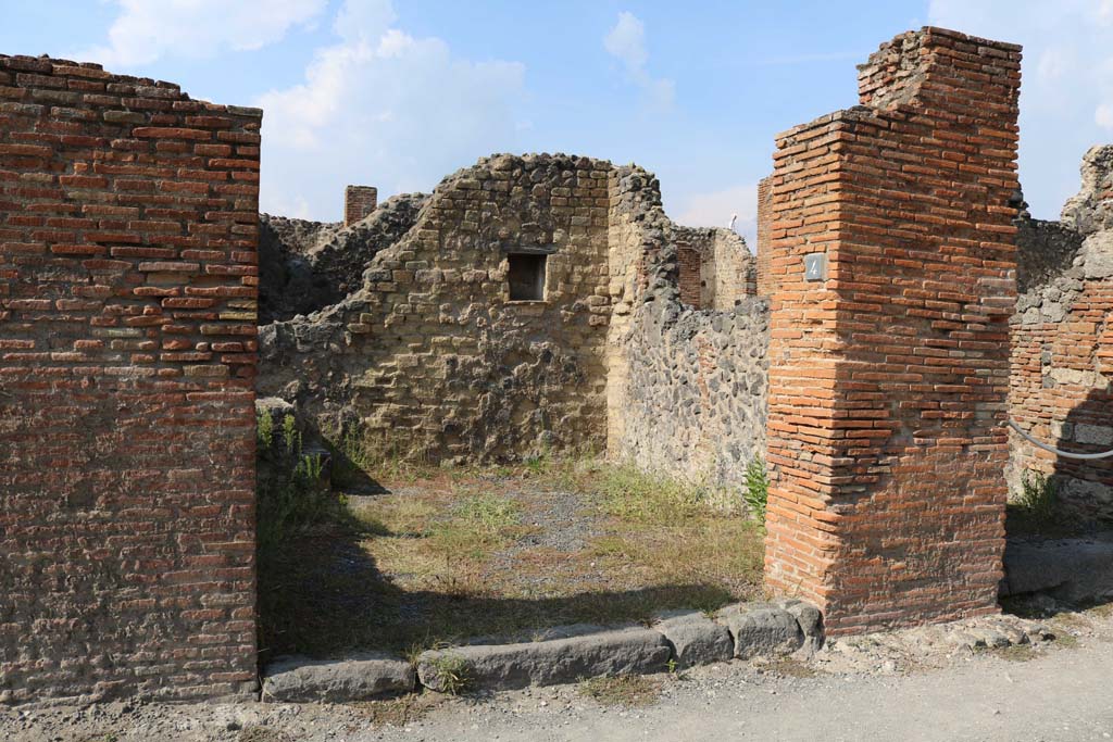 VI.14.4 Pompeii. December 2018. Entrance doorway, looking towards north-east corner of shop. Photo courtesy of Aude Durand.