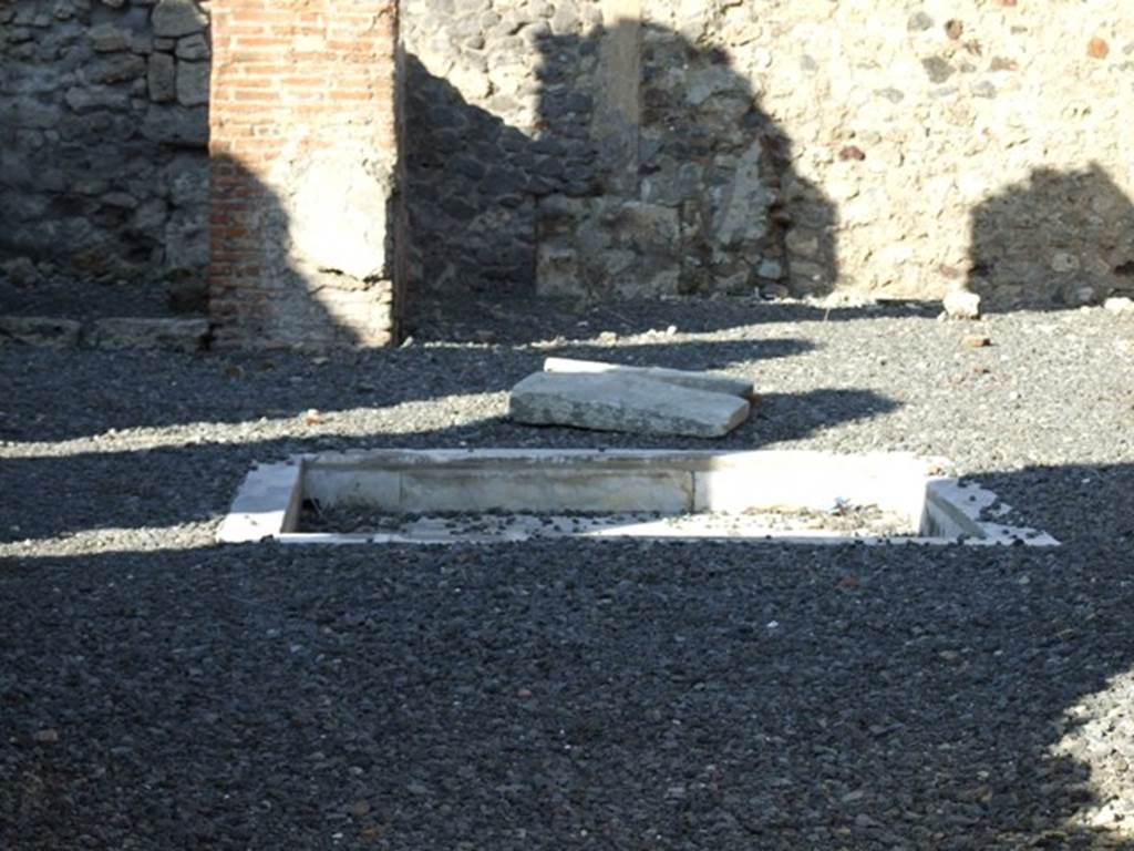 VI.14.5 Pompeii. December 2007. Impluvium in atrium.