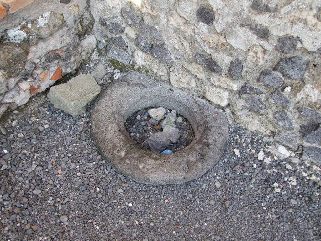 VI.14.6 Pompeii. December 2006. Cistern-mouth near east wall.