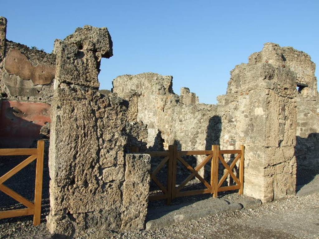 VI.14.9 Pompeii. December 2006. Entrance doorway.