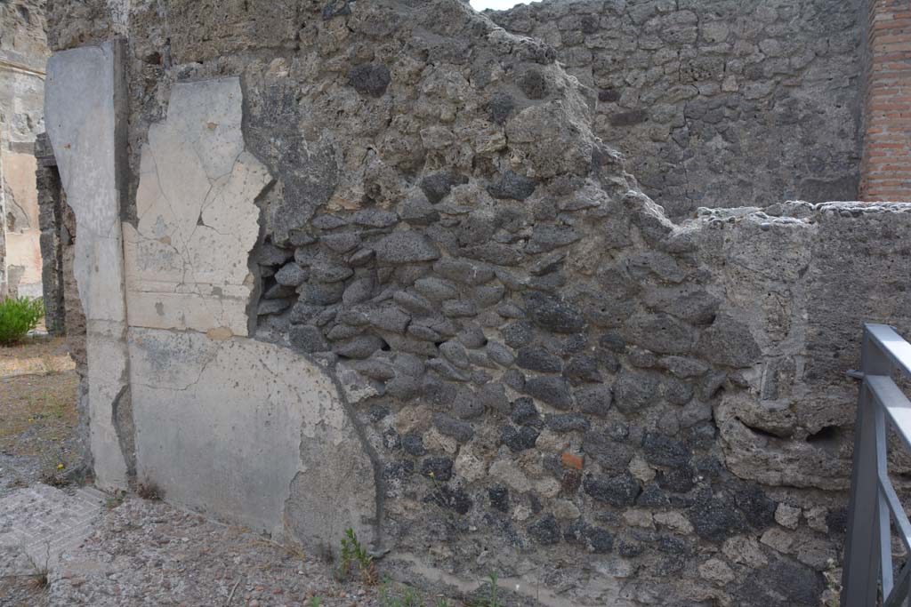 VI.14.12 Pompeii. July 2017. East wall of entrance corridor.
Foto Annette Haug, ERC Grant 681269 DÉCOR.
