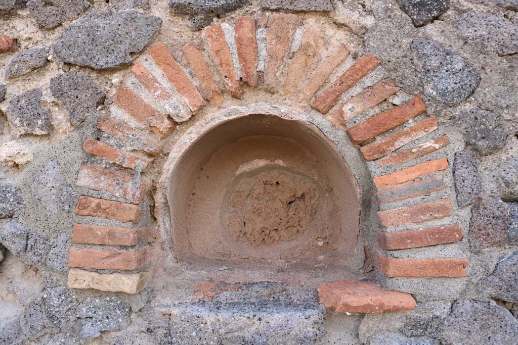 VI.14.16 Pompeii, December 2018. Niche in west wall. Photo courtesy of Aude Durand.