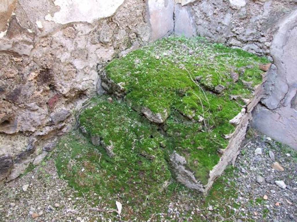 VI.14.20  Pompeii.  March 2009.  Room 14.    Steps to upper floor in north west corner.