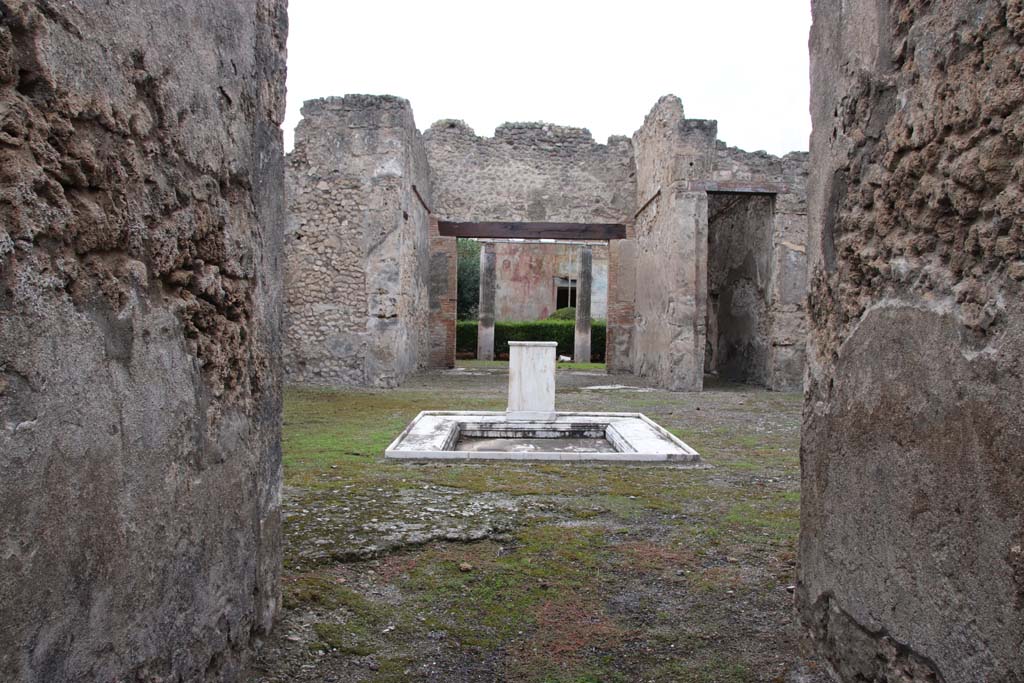 VI.14.20 Pompeii. October 2020. Looking west across atrium 1 towards tablinum 4. Photo courtesy of Klaus Heese.