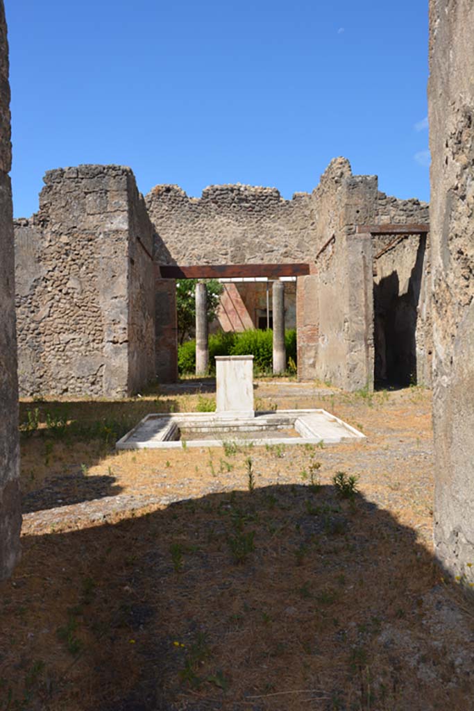 VI.14.20 Pompeii. July 2017. Looking west across atrium 1 towards tablinum 4.
Foto Annette Haug, ERC Grant 681269 DÉCOR.
