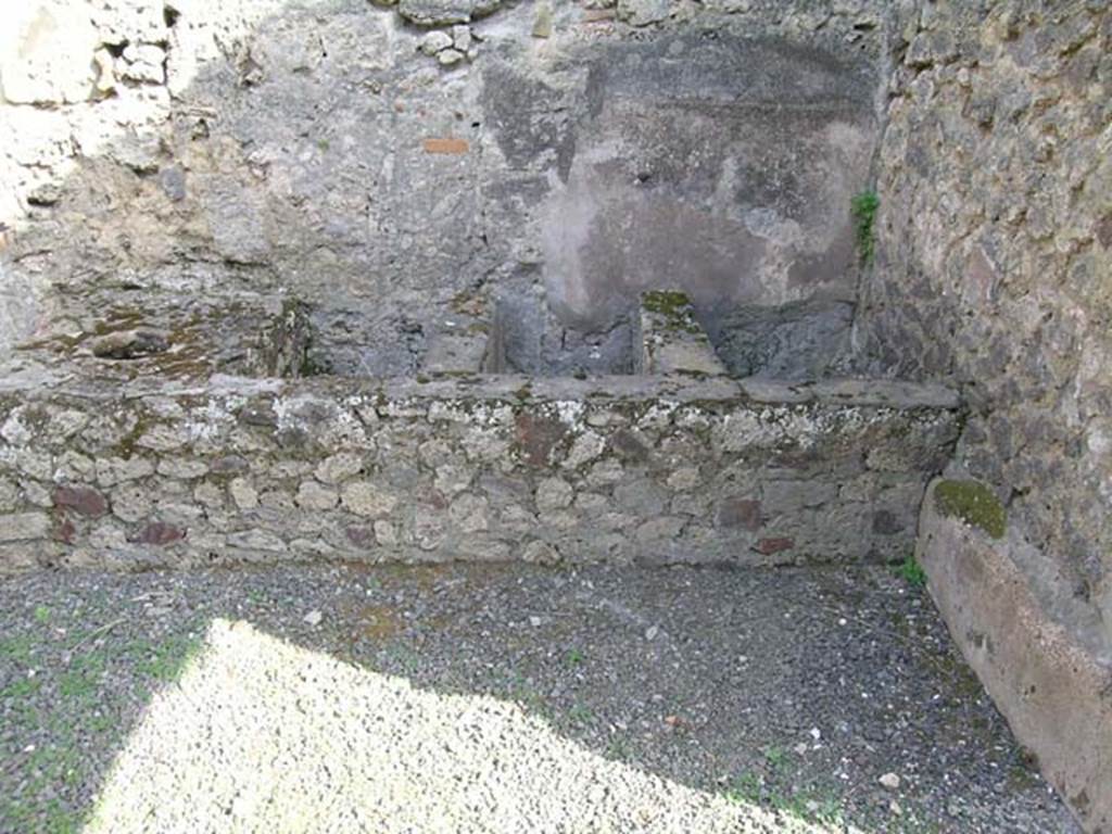 VI.14.21 Pompeii. June 2005. Looking towards vats against south wall. Photo courtesy of Nicolas Monteix.