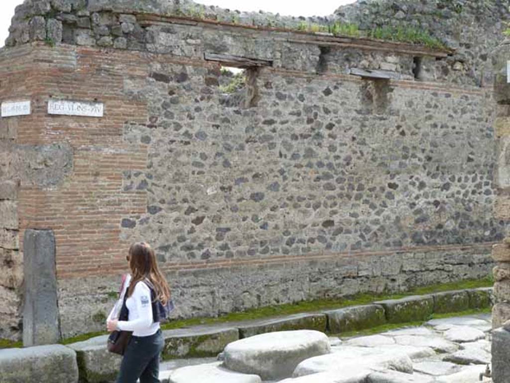 VI.14.31 Pompeii. May 2010. North east corner of VI.14. Near here the casts of the two bodies were made.
