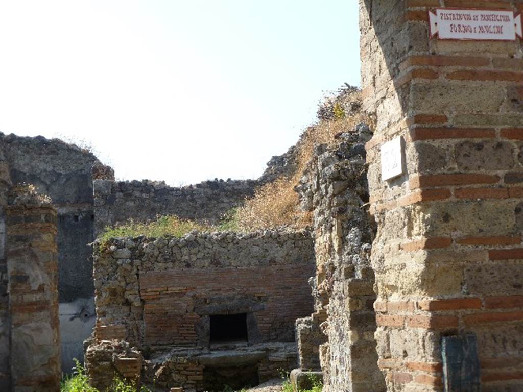 VI.14.32 Pompeii. July 2010. Looking south through entrance doorway. Photo courtesy of Michael Binns.