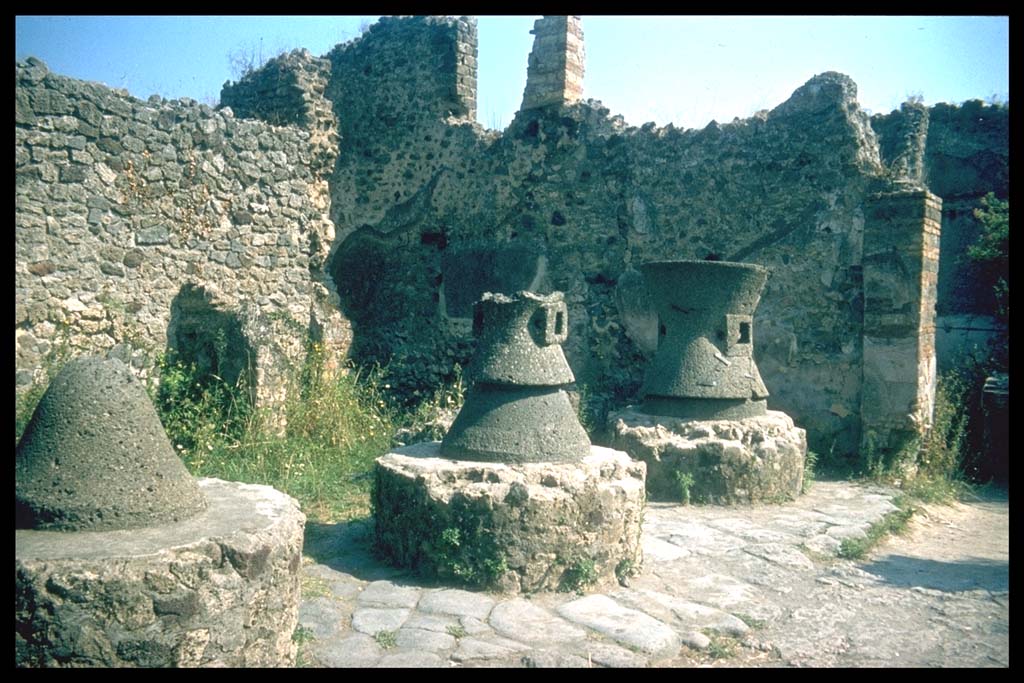 VI.14.32 Pompeii. Mills on east side. 
Photographed 1970-79 by Günther Einhorn, picture courtesy of his son Ralf Einhorn.
