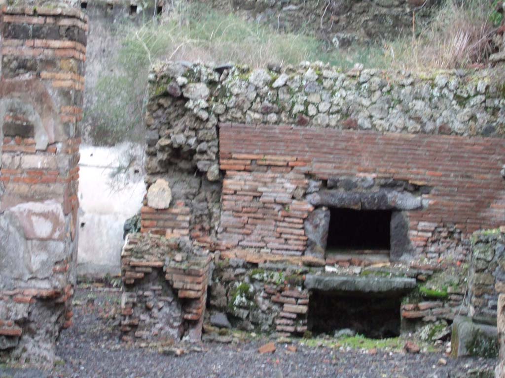 VI.14.32 Pompeii. December 2005. Oven.