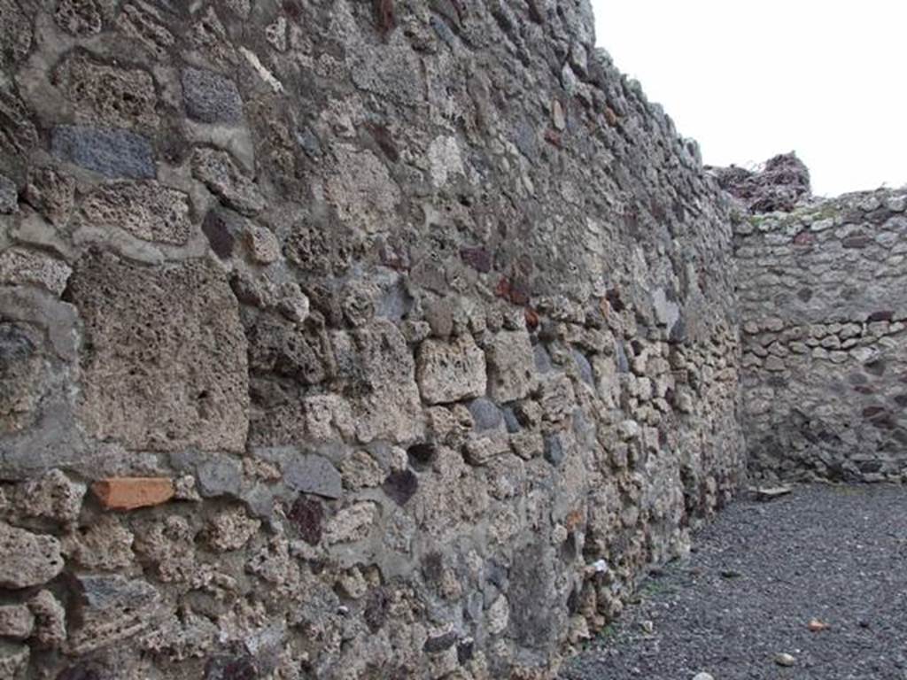 VI.14.33 Pompeii. December 2007. East wall.