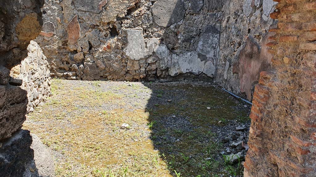 VI.14.36 Pompeii. July 2021. Looking east across flooring in rear room. 
Foto Annette Haug, ERC Grant 681269 DÉCOR.
