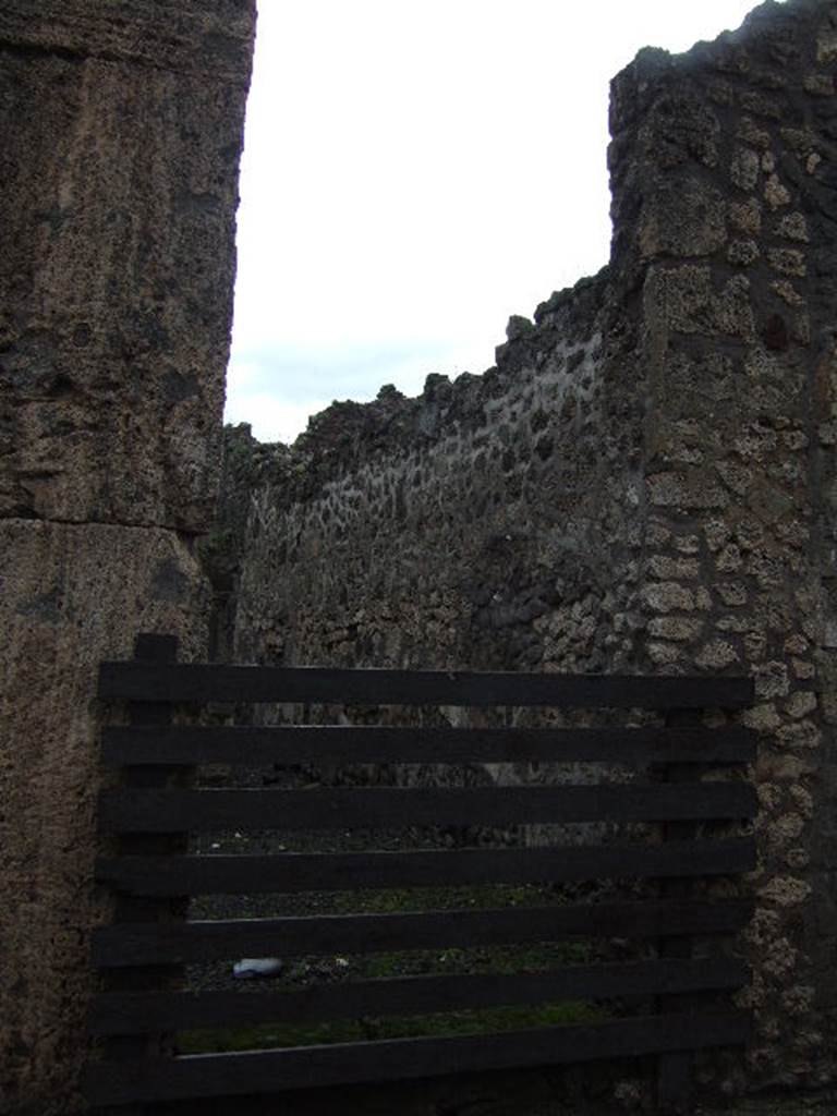 VI.14.41 Pompeii. December 2005. Entrance doorway, looking east.