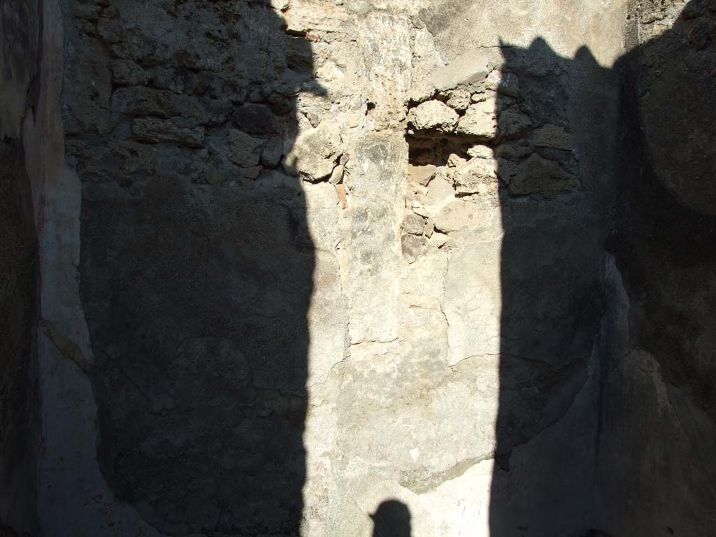 VI.14.43 Pompeii. December 2007. Room 5, on north side of atrium, looking towards north wall.