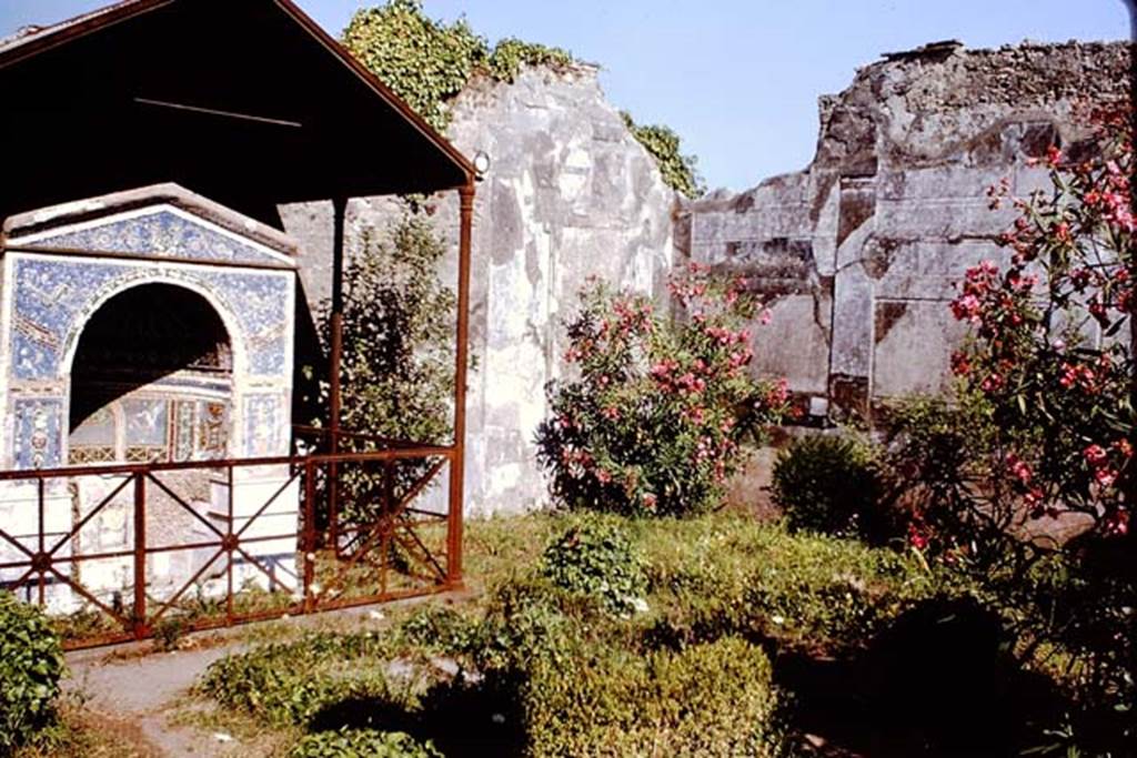 VI.14.43 Pompeii. 1966. Room 14, looking toward walls in south-east corner of garden. 
Photo by Stanley A. Jashemski.
Source: The Wilhelmina and Stanley A. Jashemski archive in the University of Maryland Library, Special Collections (See collection page) and made available under the Creative Commons Attribution-Non Commercial License v.4. See Licence and use details.
J66f1021
