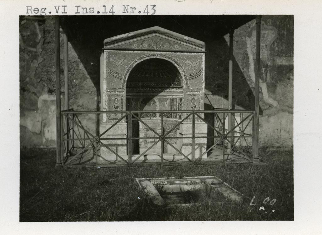 VI.14.43 Pompeii. Pre-1937-39. Room 14, looking east to mosaic fountain in garden area.  
Photo courtesy of American Academy in Rome, Photographic Archive. Warsher collection no. 429.
