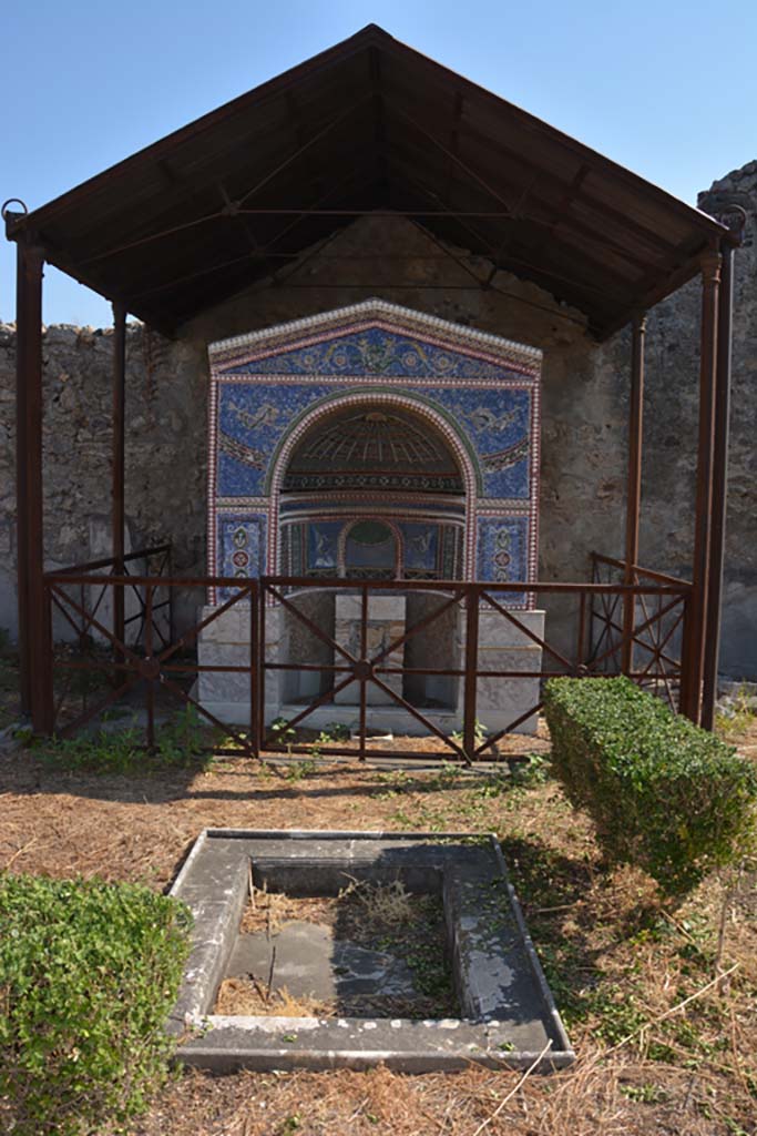 VI.14.43 Pompeii. September 2019. Room 14, looking across garden area towards fountain
Foto Annette Haug, ERC Grant 681269 DÉCOR.

