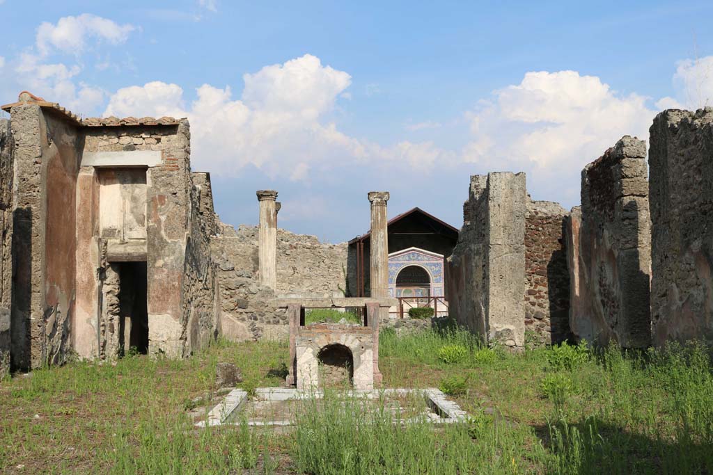 VI.14.43 Pompeii. December 2018. Room 1, looking east across atrium from entrance corridor. Photo courtesy of Aude Durand.