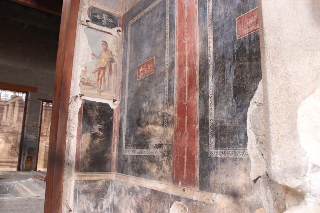 VI.15.1 Pompeii. October 2020. Looking towards north-west corner of vestibule, and through to atrium. Photo courtesy of Klaus Heese.