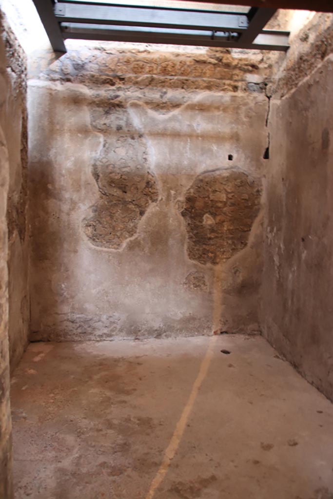 VI.15.1 Pompeii. October 2023. Room (z), looking towards east wall. Photo courtesy of Klaus Heese.