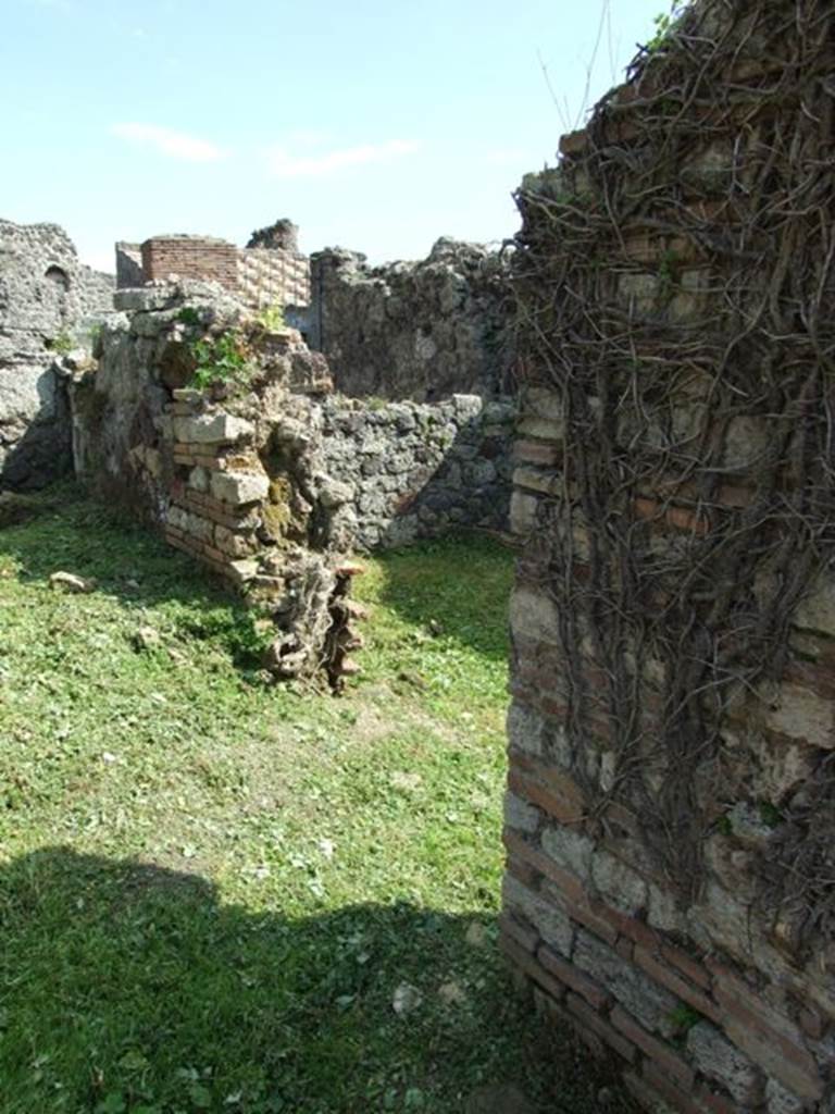 VI.15.5 Pompeii.  March 2009.  Doorway to Room 27.  Cubiculum.