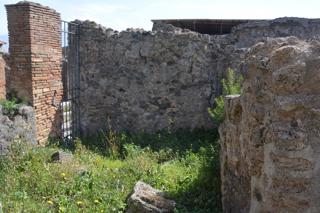 VI 15 5 Pompeii. March 2019. Room 28, looking south towards entrance at VI.15.4.
Foto Annette Haug, ERC Grant 681269 DÉCOR.

