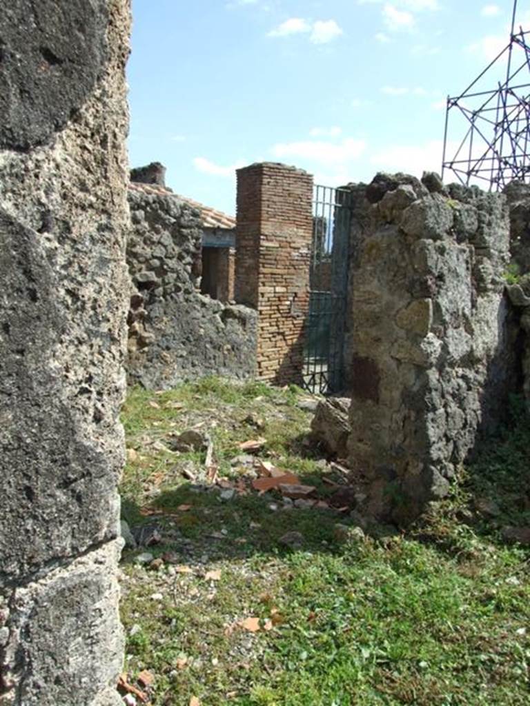 VI.15.5 Pompeii.  March 2009. Room 28. Looking south east towards entrance at VI.15.4.