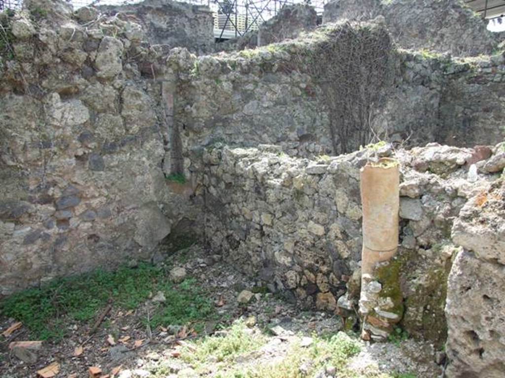 VI.15.5 Pompeii.  March 2009.  Room 28. South west corner and West wall.