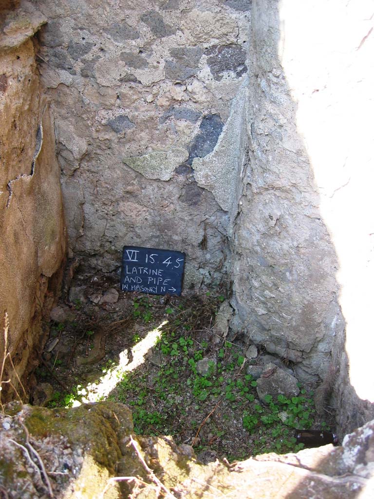 VI.15.5 Pompeii. July 2008. Looking west across latrine. Photo courtesy of Barry Hobson.