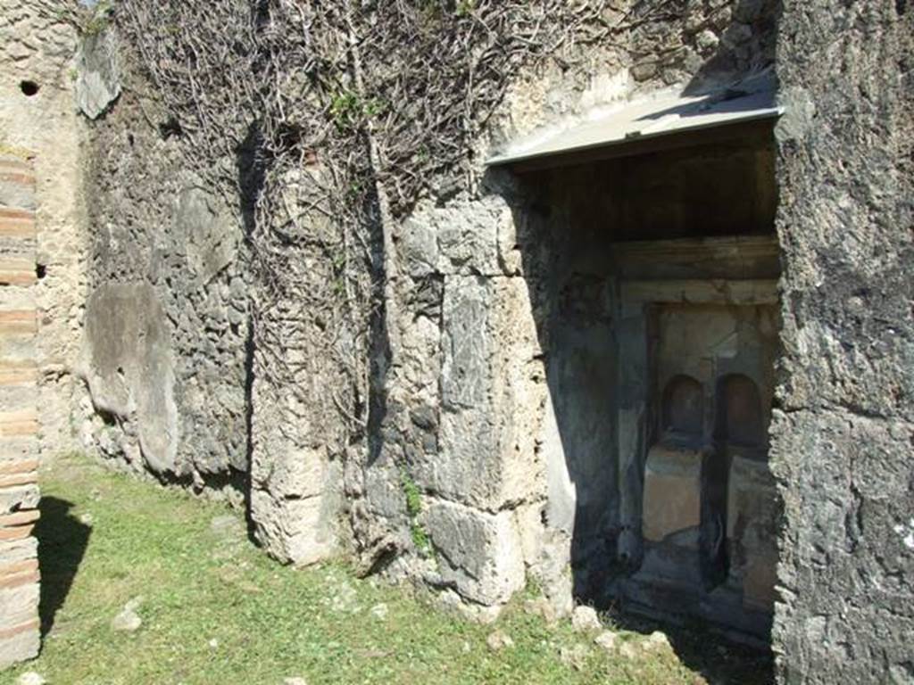 VI.15.5 Pompeii.  March 2009. Room 1.  Atrium.  Altar.  North east corner of atrium, with Altar and doorway  to Room 3.