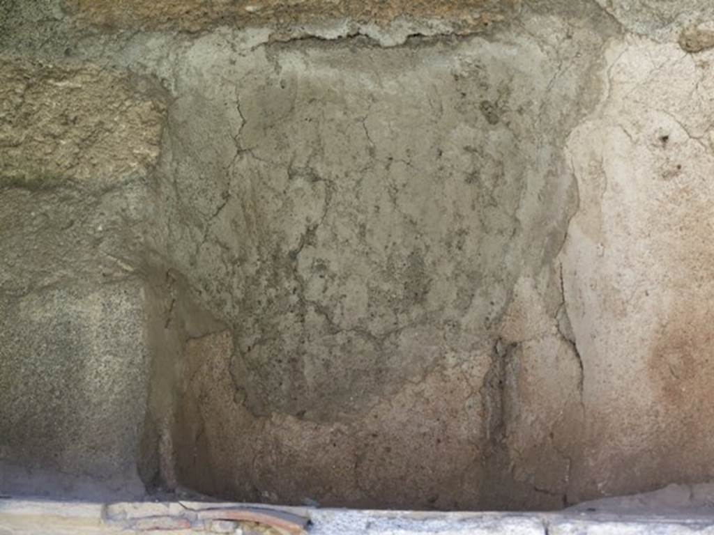 VI.15.5 Pompeii. March 2009. Room 1, irregular shaped niche on the east wall of the atrium.