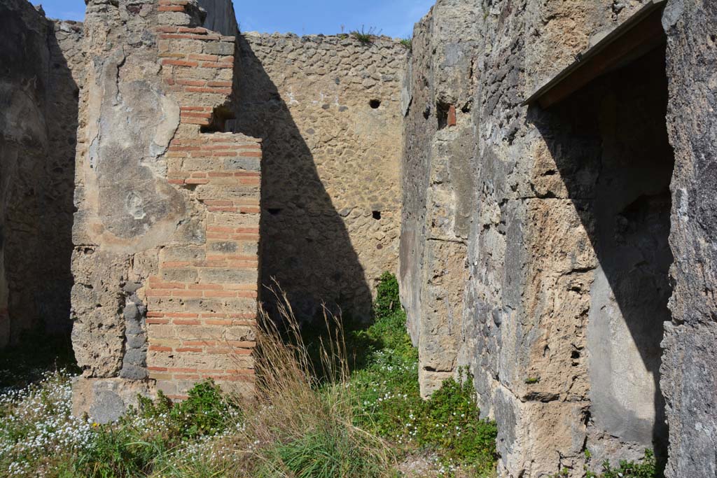 VI 15 5 Pompeii. March 2019. Doorway to cubiculum 3, in north-east corner of atrium.
Foto Annette Haug, ERC Grant 681269 DCOR.
